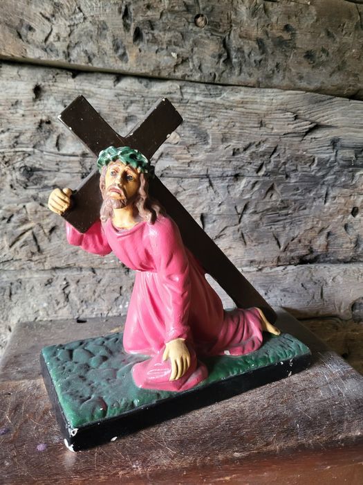 Figurka Pan Jezus dźwigający krzyż Droga krzyżowa