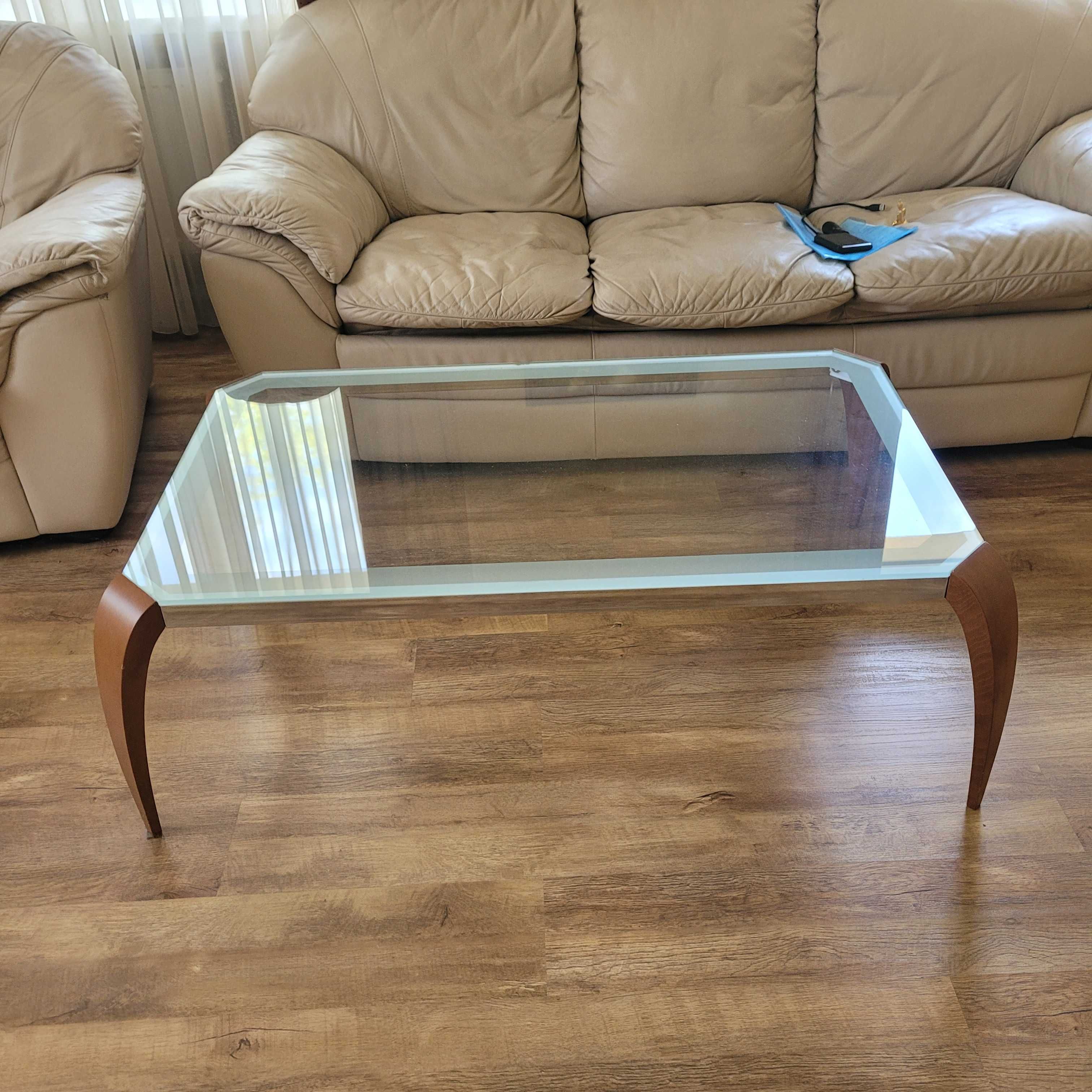 Диван кожаный Natuzzi + два кресла + журнальный столик.