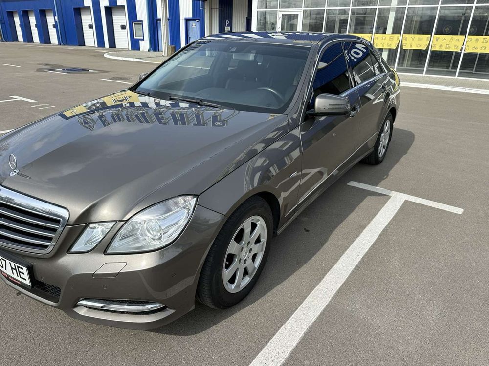 Продам Mercedes-Benz E-Class 2011