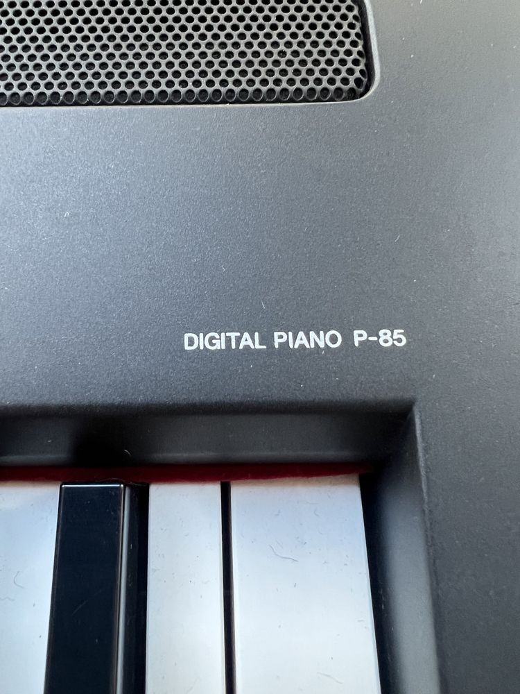 Piano digital Yamaha P-85 + banco