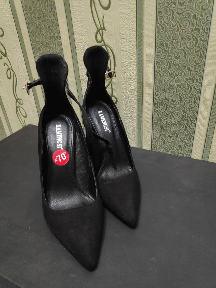 Новые чёрные замшевые туфли лодочки на шпильке 37