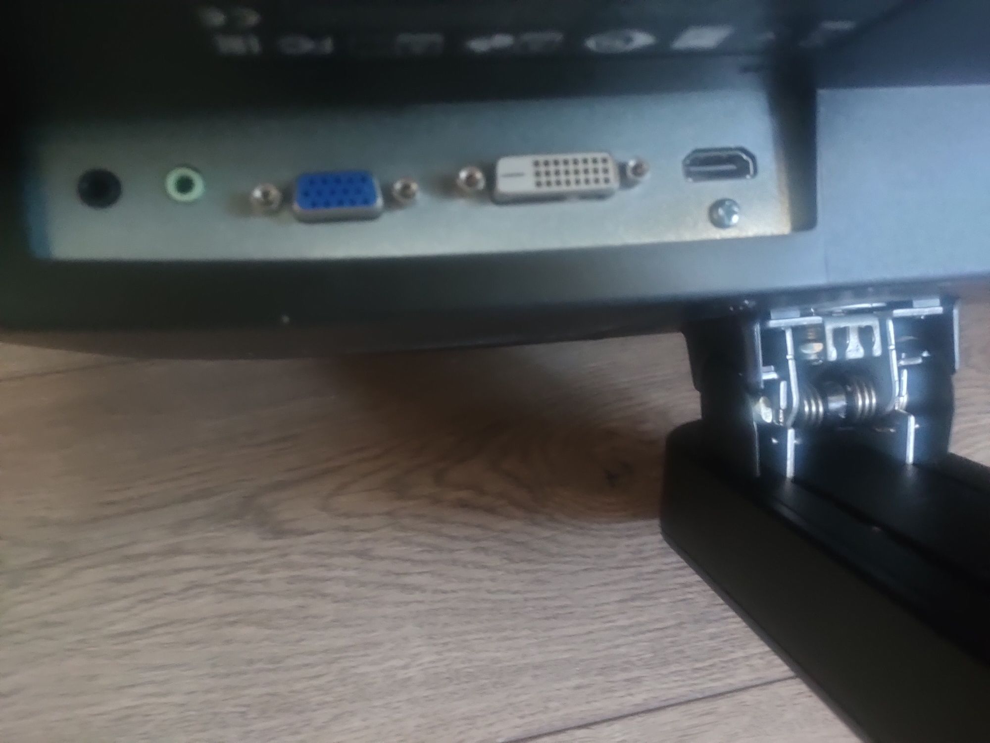 Monitor komputerowy 24"