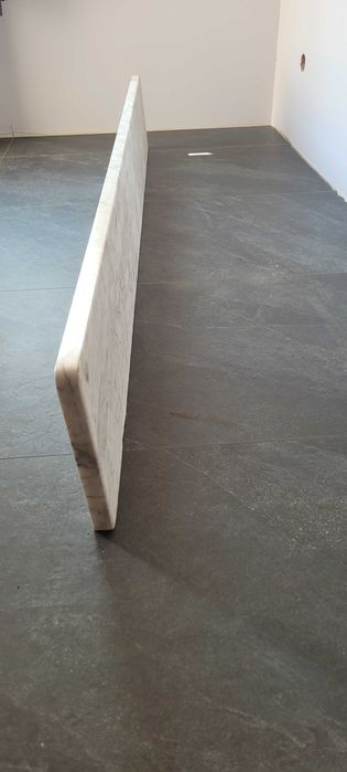 Parapet z marmuru nowy 2005x270x30