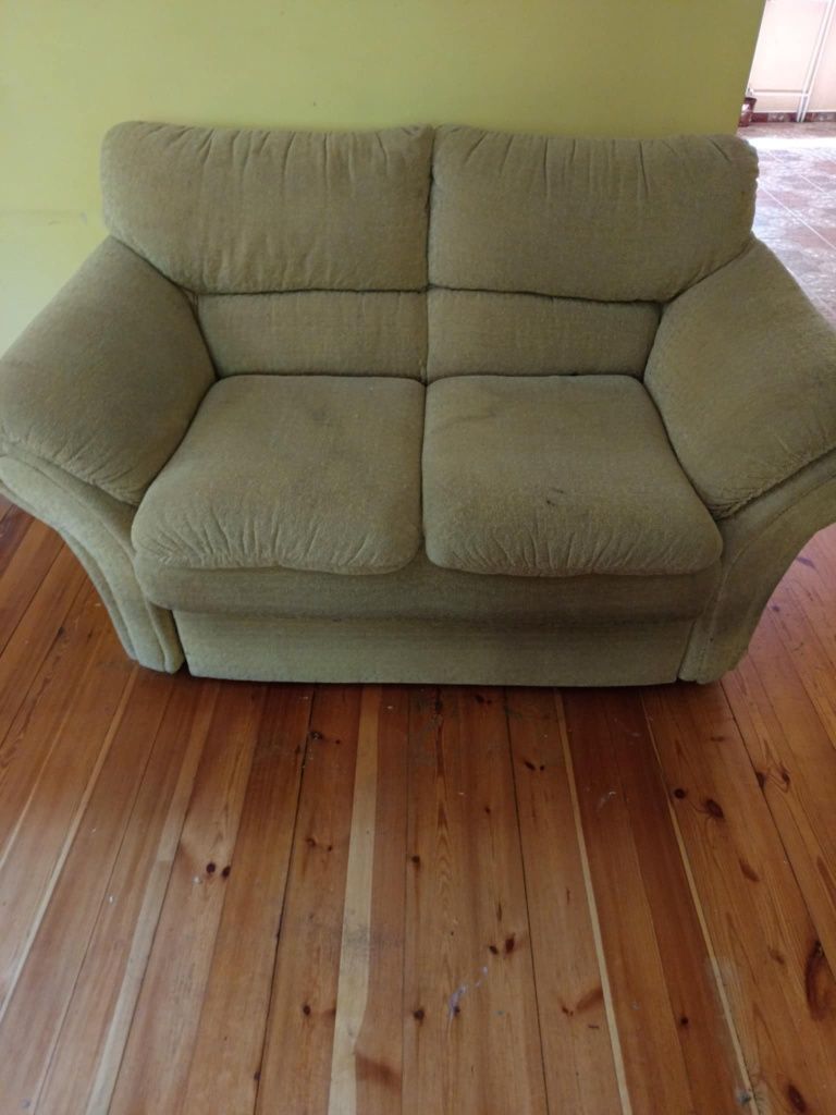 Do oddania sofa, łóżko, żyrandol, wanienka
