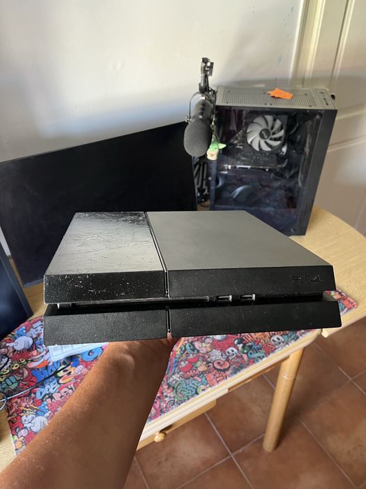 PS4 FAT (500gb) + JOGO UFC4