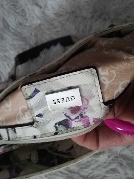 torebka Guess w kwiaty pojemna A4