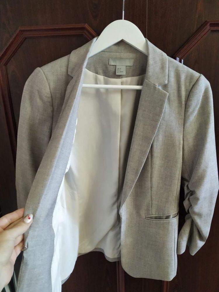 Піджак сірого кольору H&M