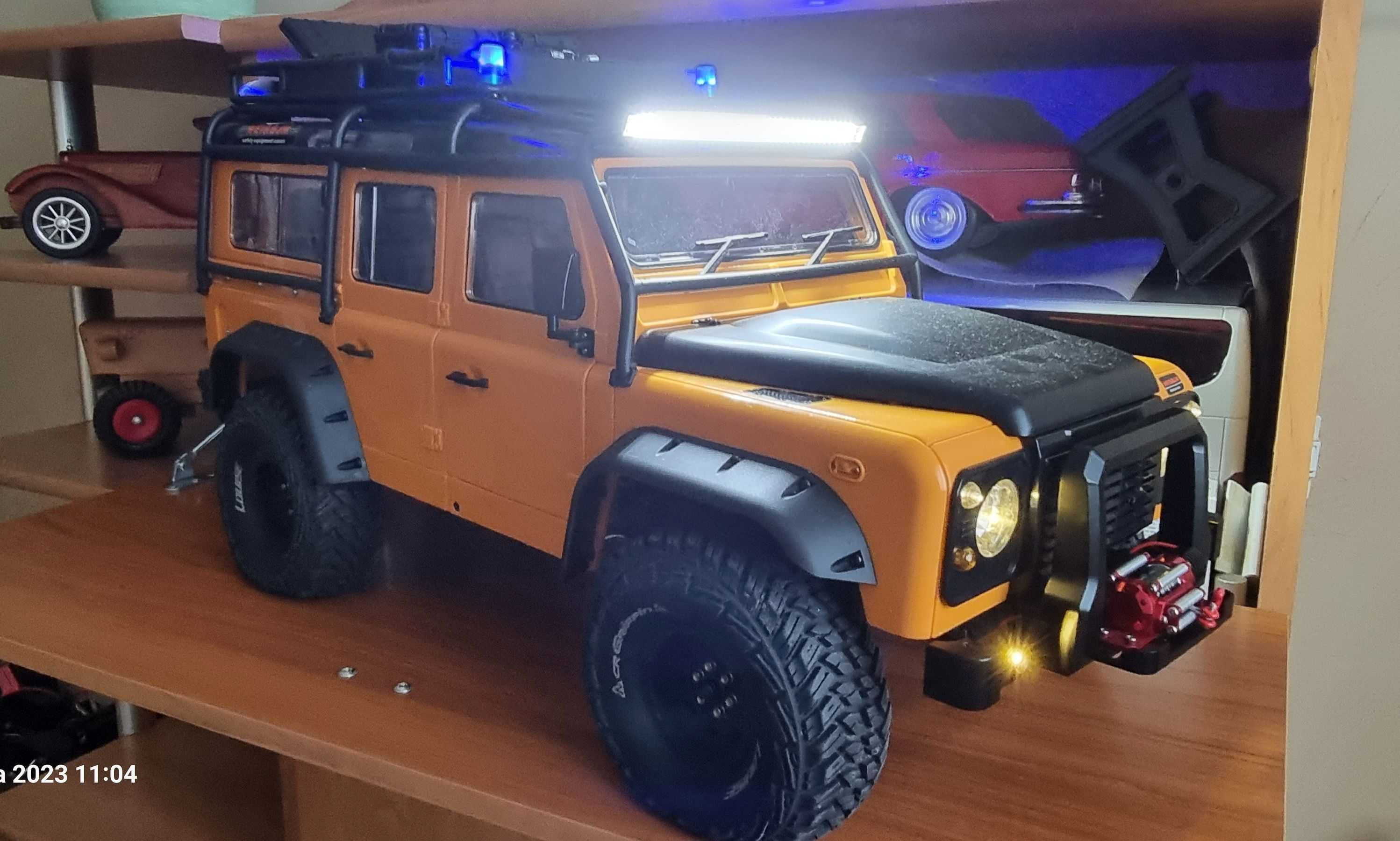 TRAXXAS TRX4 Land Rover Defender D110 Otwierane Segmenty, Oświetlenie.