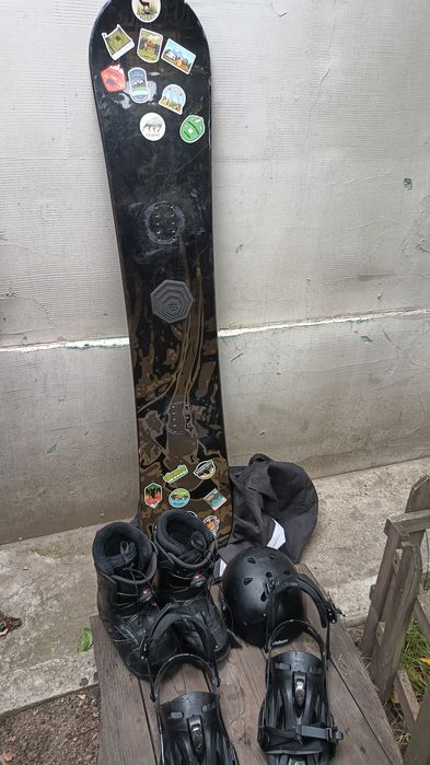 Комплект сноуборд ботинки шолом кріплення