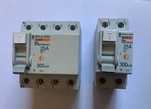 Dois disjuntores diferenciais Merlin Gerin de 25A 300ma
