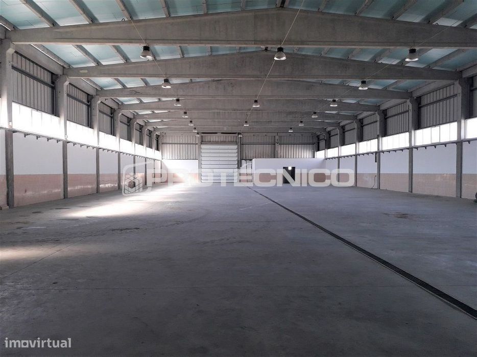 Armazém c/ 1.400m2 – Z. I. da Mota