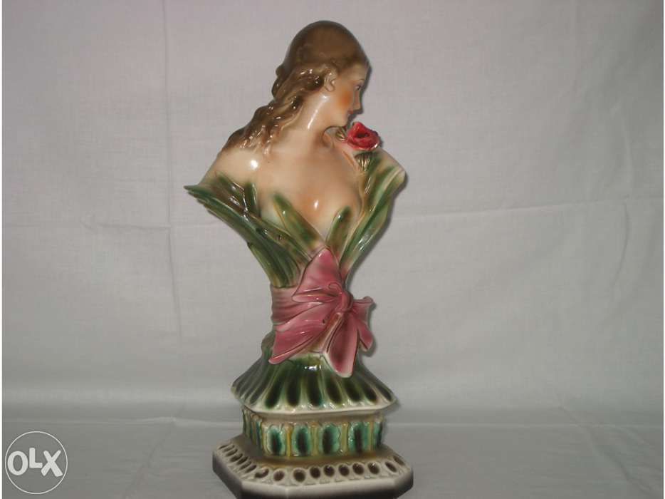 Menina do Laço – Cerâmica Artística Portuguesa