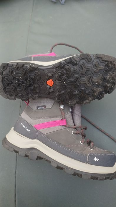 Botas de menina como novas