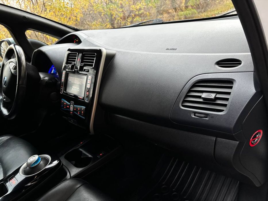 Продам Nissan Leaf
