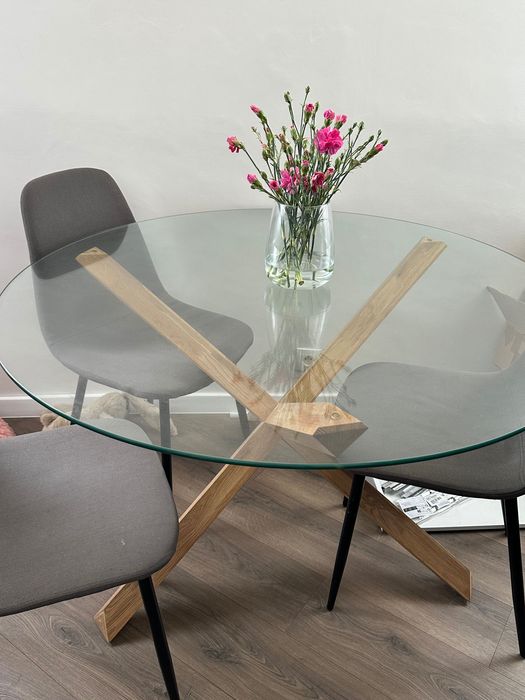 Okrągły szklany stół 120 - drewniane nogi