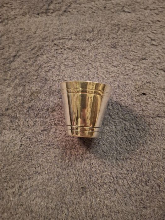 Pequeno vaso ou copo em prata
