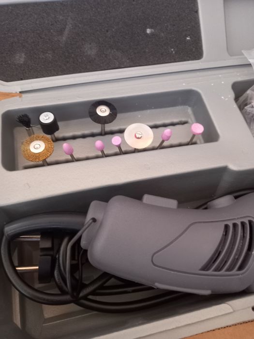 Mała wiertarka 140 W