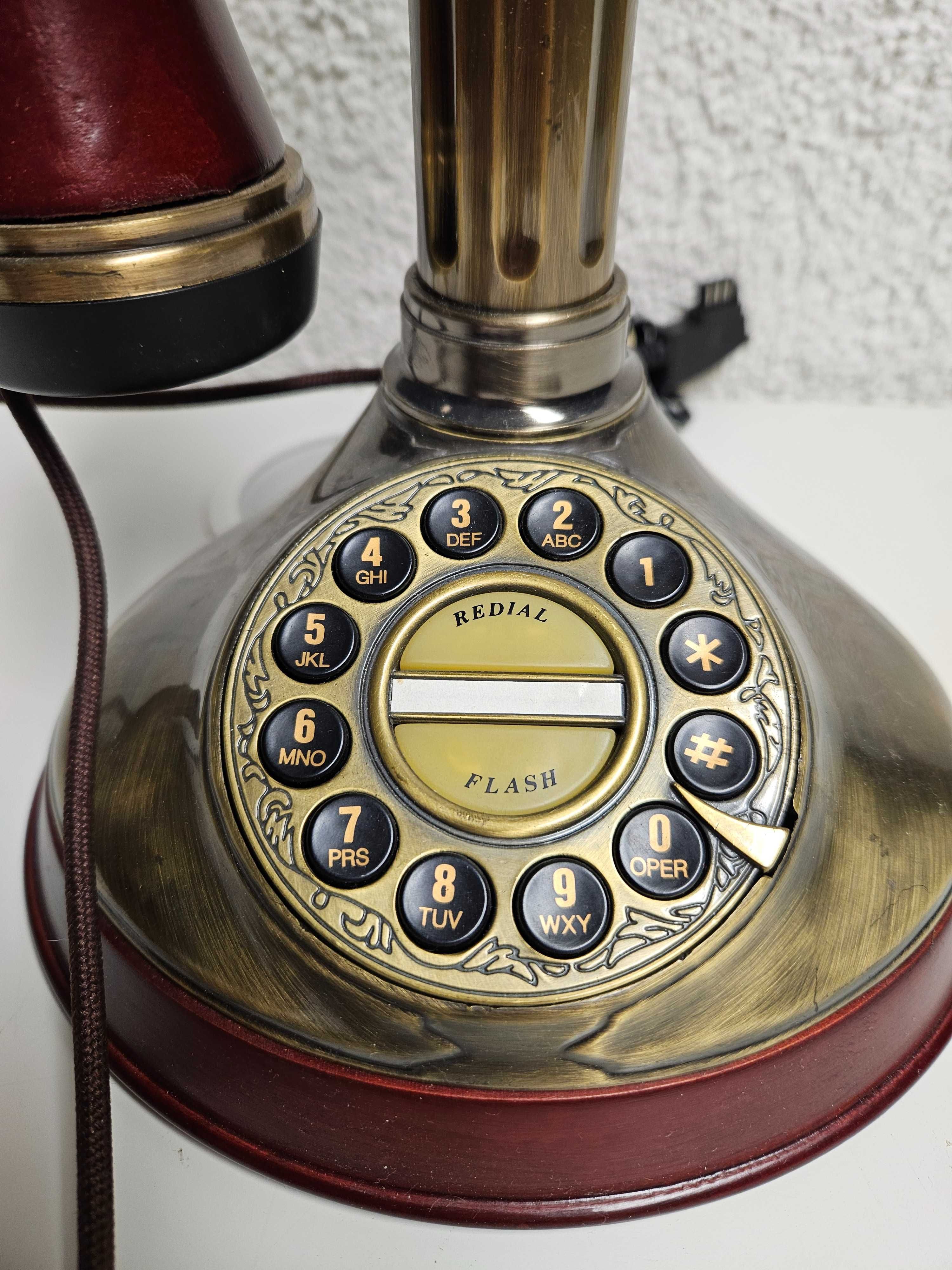 .Stary bardzo ładny aparat telefoniczny w stylu Vintage