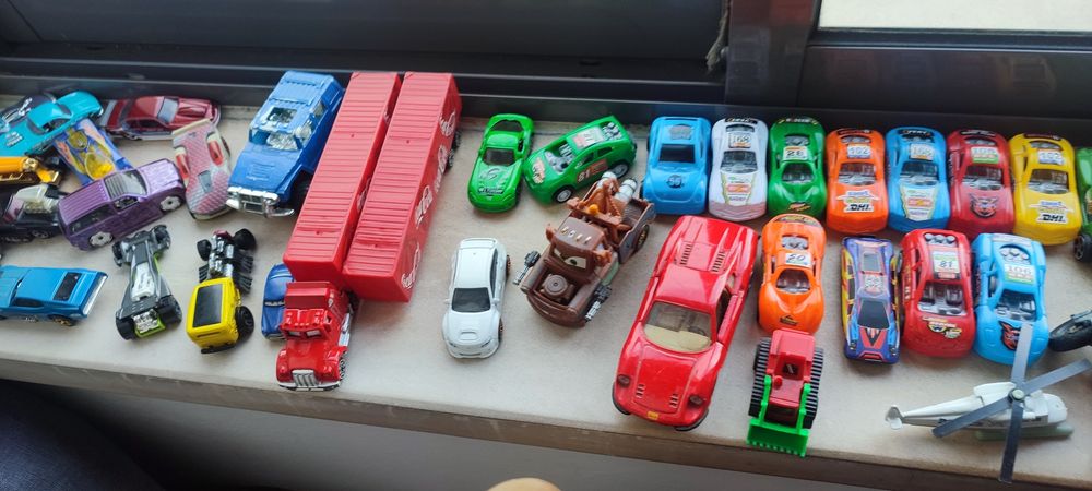 Mini carros maioria hotwweels