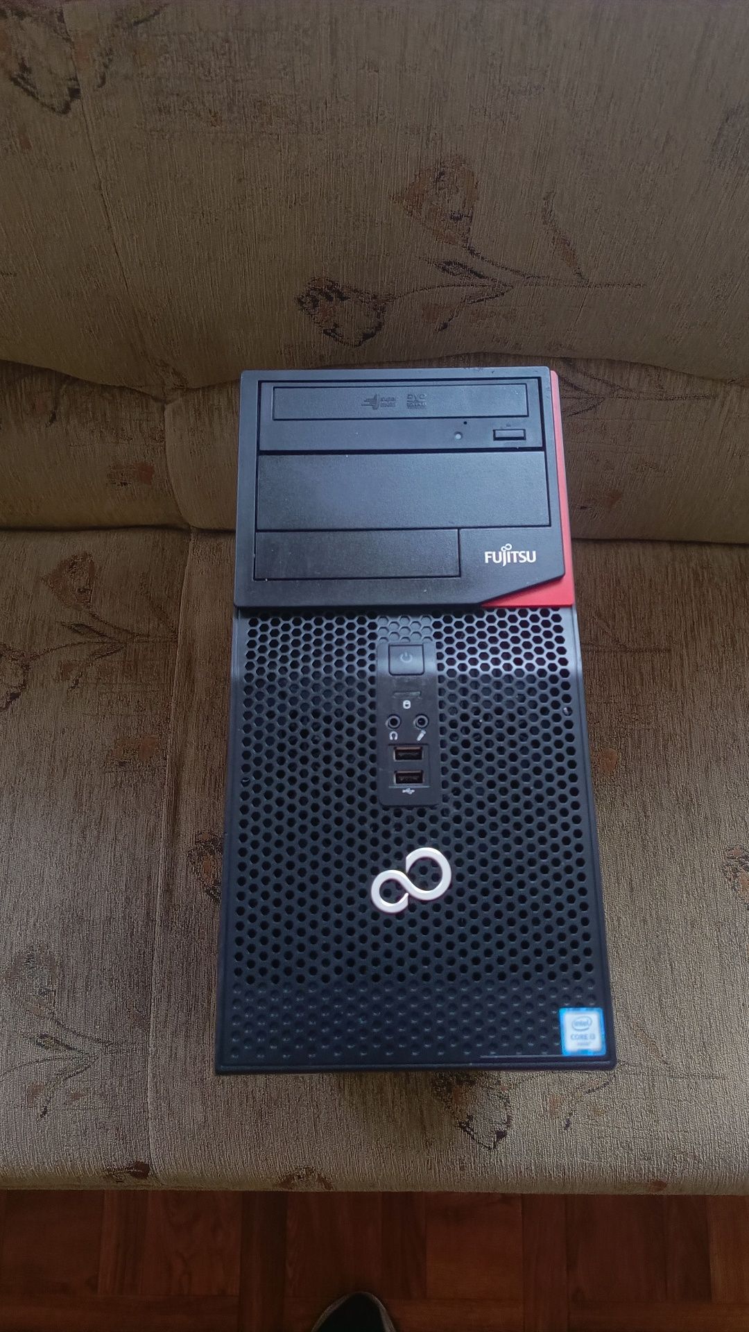 Komputer Fujitsu Esprimo P556 i3-6100, GTX ,8GB ram, SSD, Windows 10