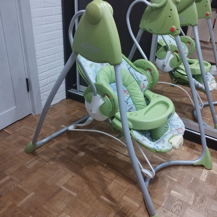 Крісло гойдалка Graco заколисувальний центр