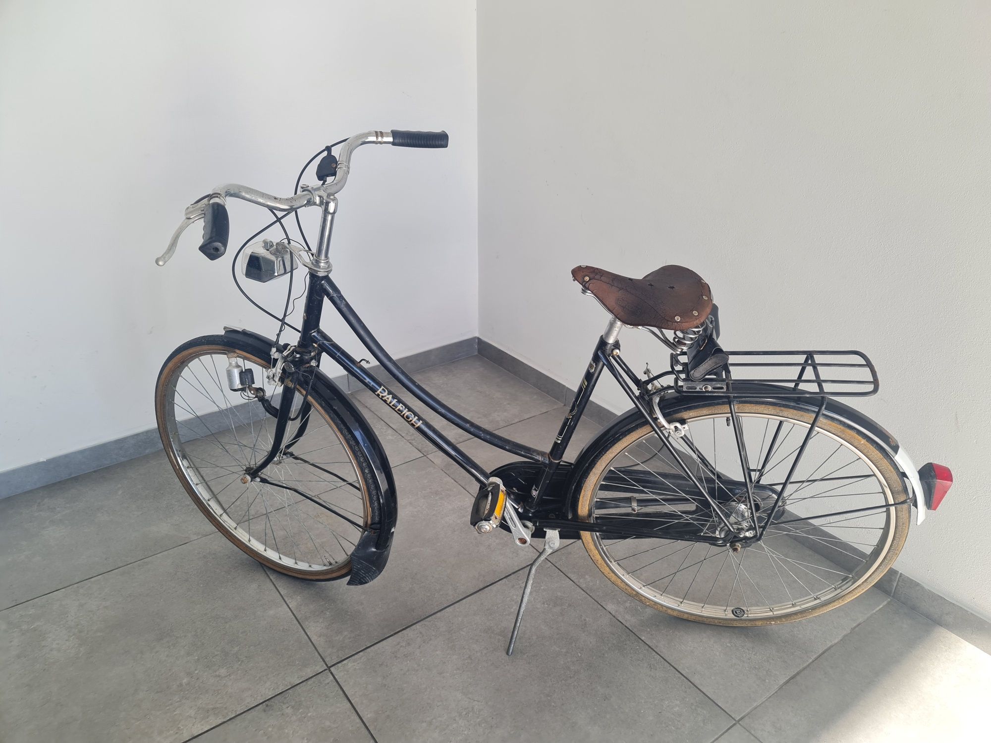 Vendo bicicleta 'pasteleira' antiga