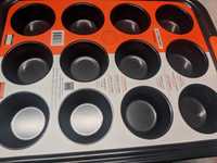 Forma 12 Cupcakes em Aço Carbono Le Creuset - NOVA