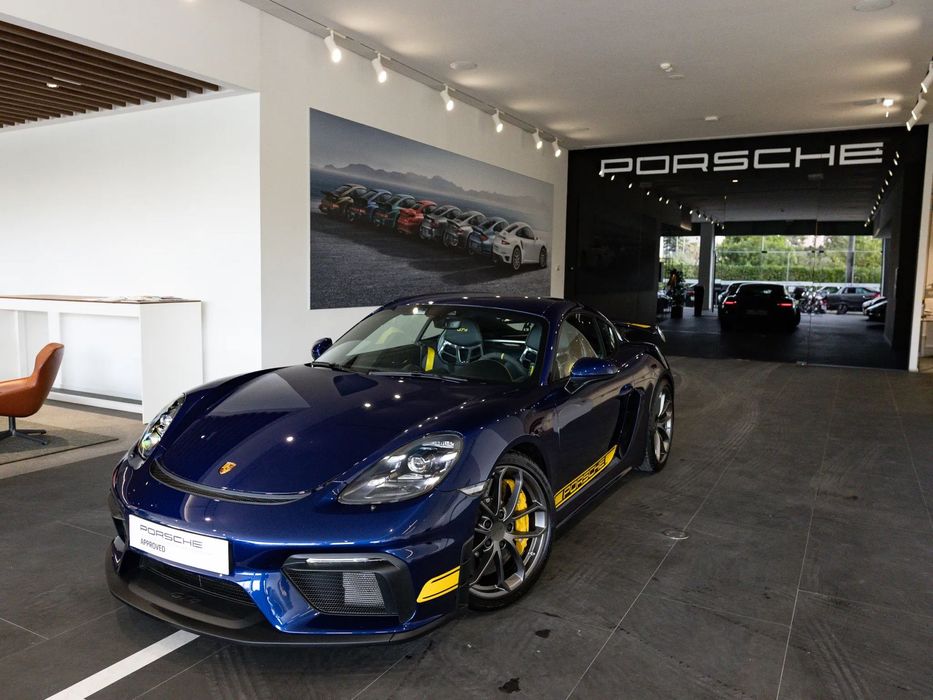 Porsche 718 Cayman GT4 PDK