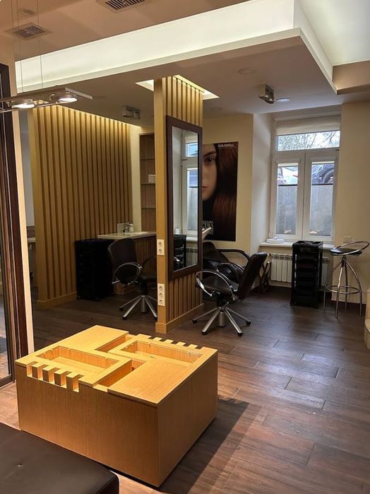 Оренда перукарських місць також кабінета манікюру та педикюру