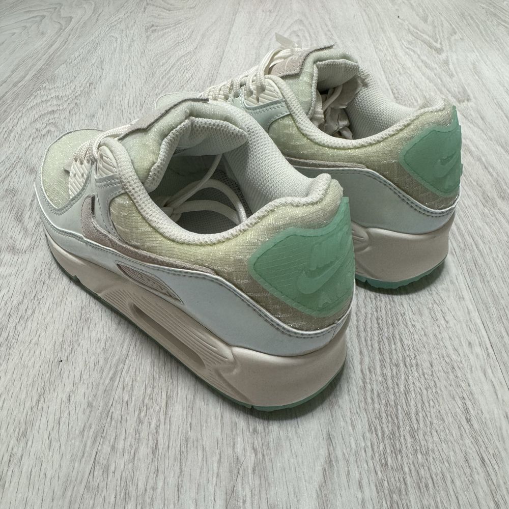 Продам женские кроссовки Nike Air Max, размер 38.5