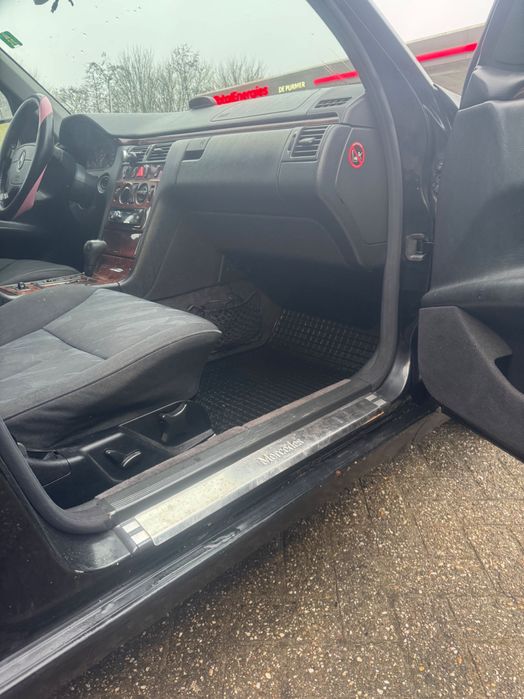 Mercedes-benz w210 e200 1996