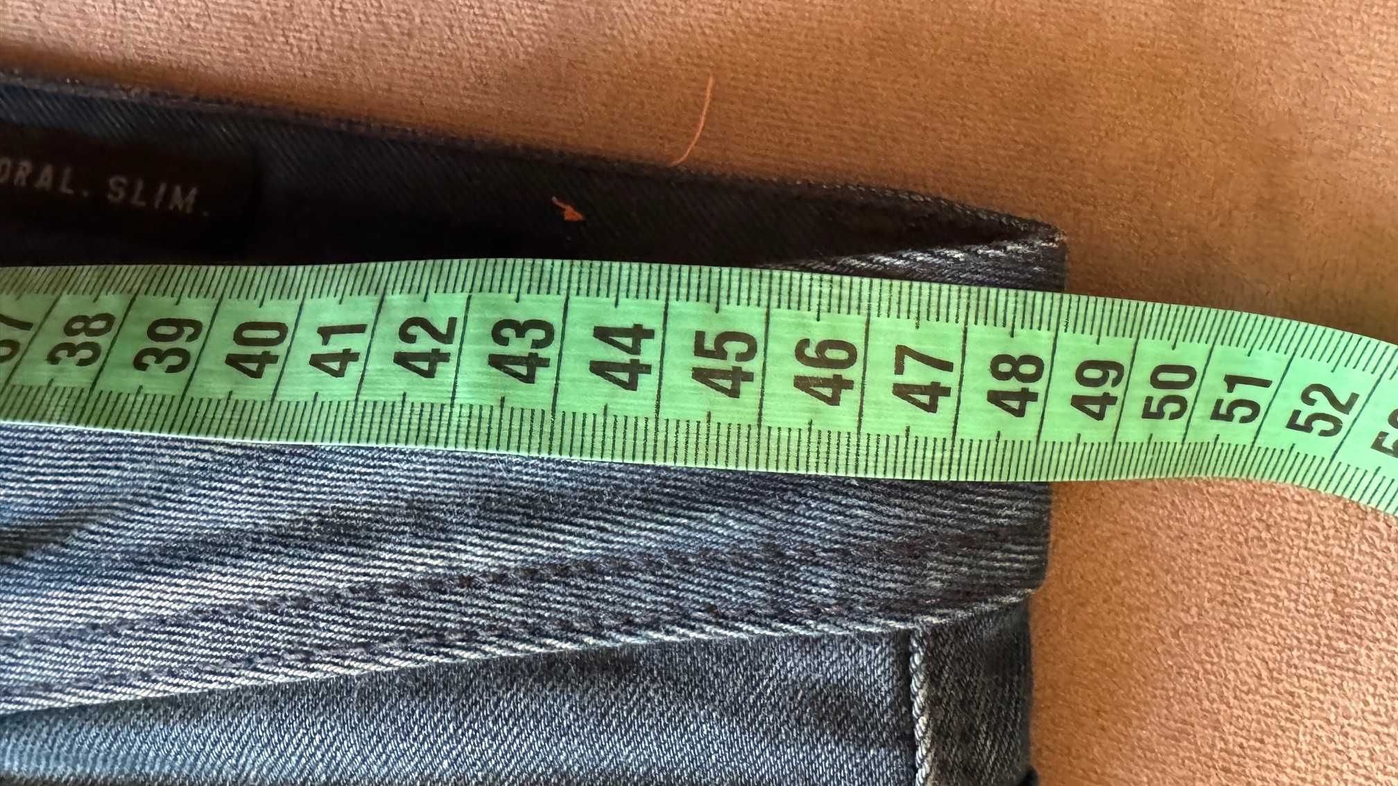 Męskie spodnie jeansowe Superdry, model Corporal.Slim, r. W32/L36
