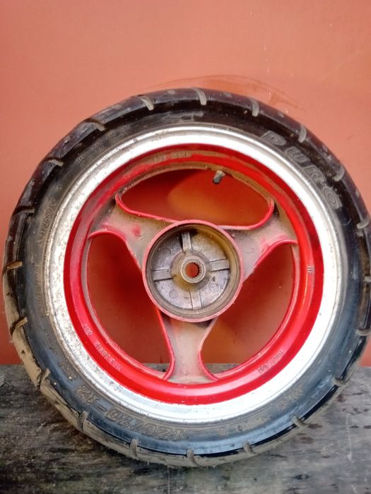 Колесо на скутер R 12,покрышка 120/70 R 12