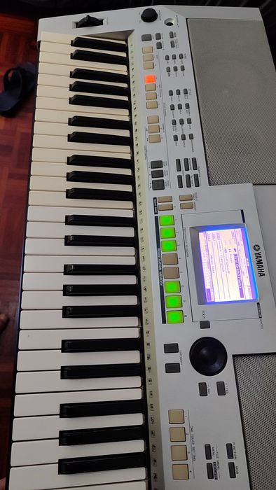 Teaclado arranjador yamaha psr s500 em perfeito estado
