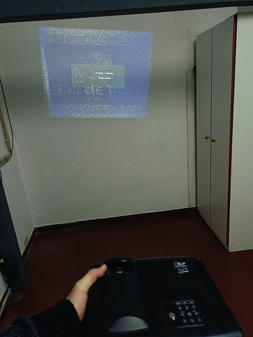 Projetor BENQ MP512 - LCD com falhas nos píxeis