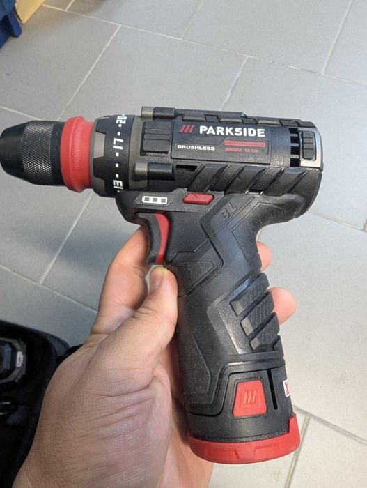 Aparafusadora Parkside 12v Performance com acessorios