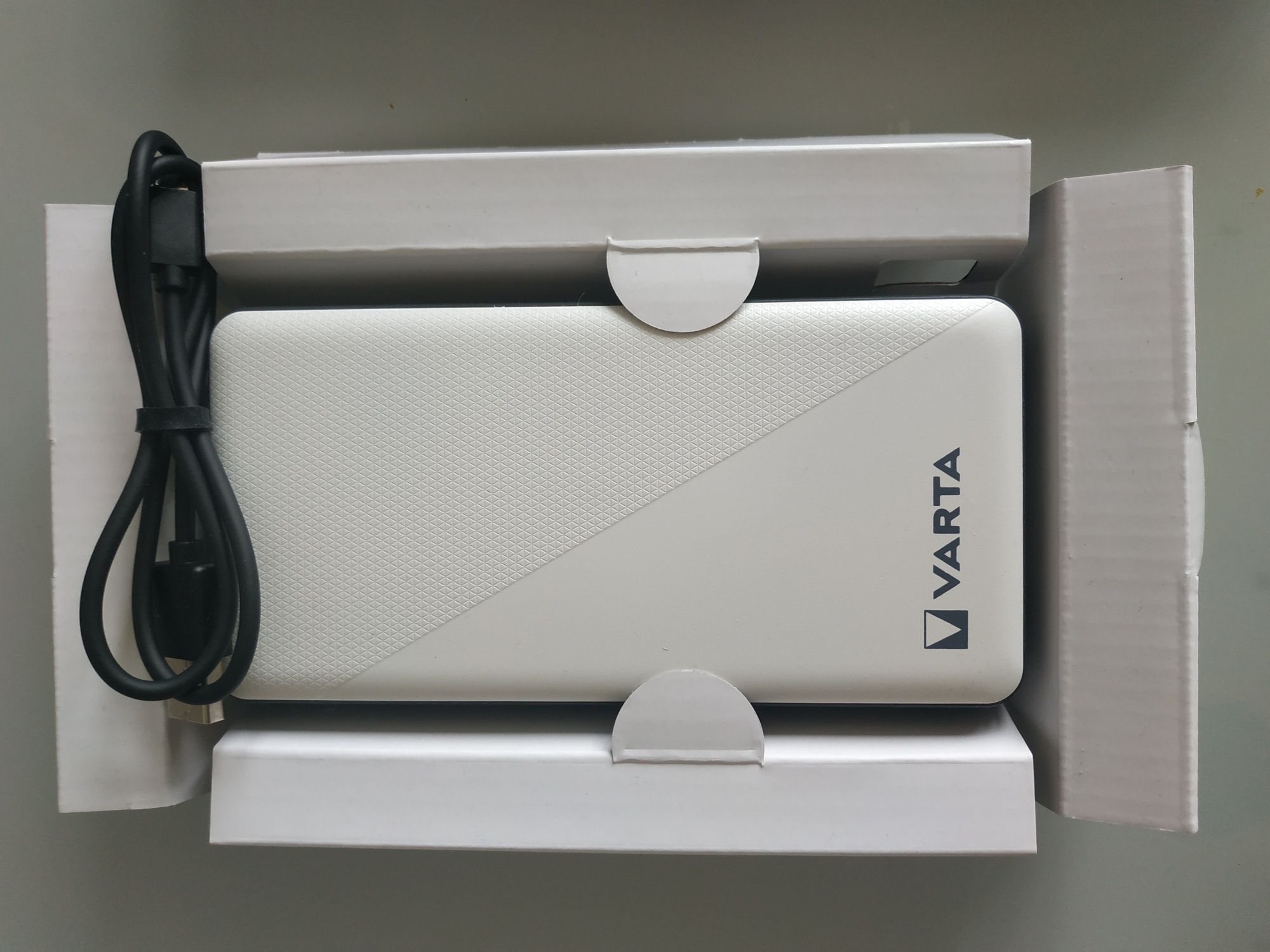 Павербанк VARTA 20000