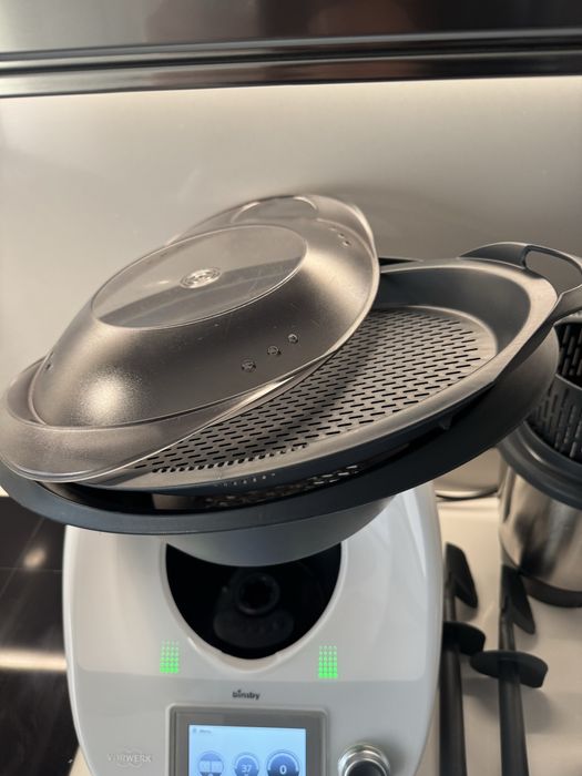 Bimby TM5 com varios acessorios