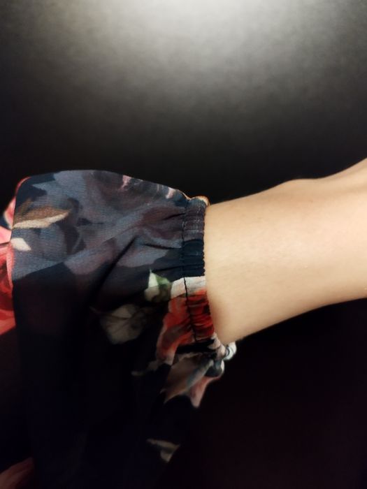 Sukienka asymetryczna w kwiaty