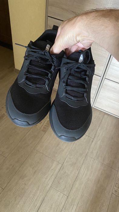 Кросівки 42 розмір в ідеальному стані