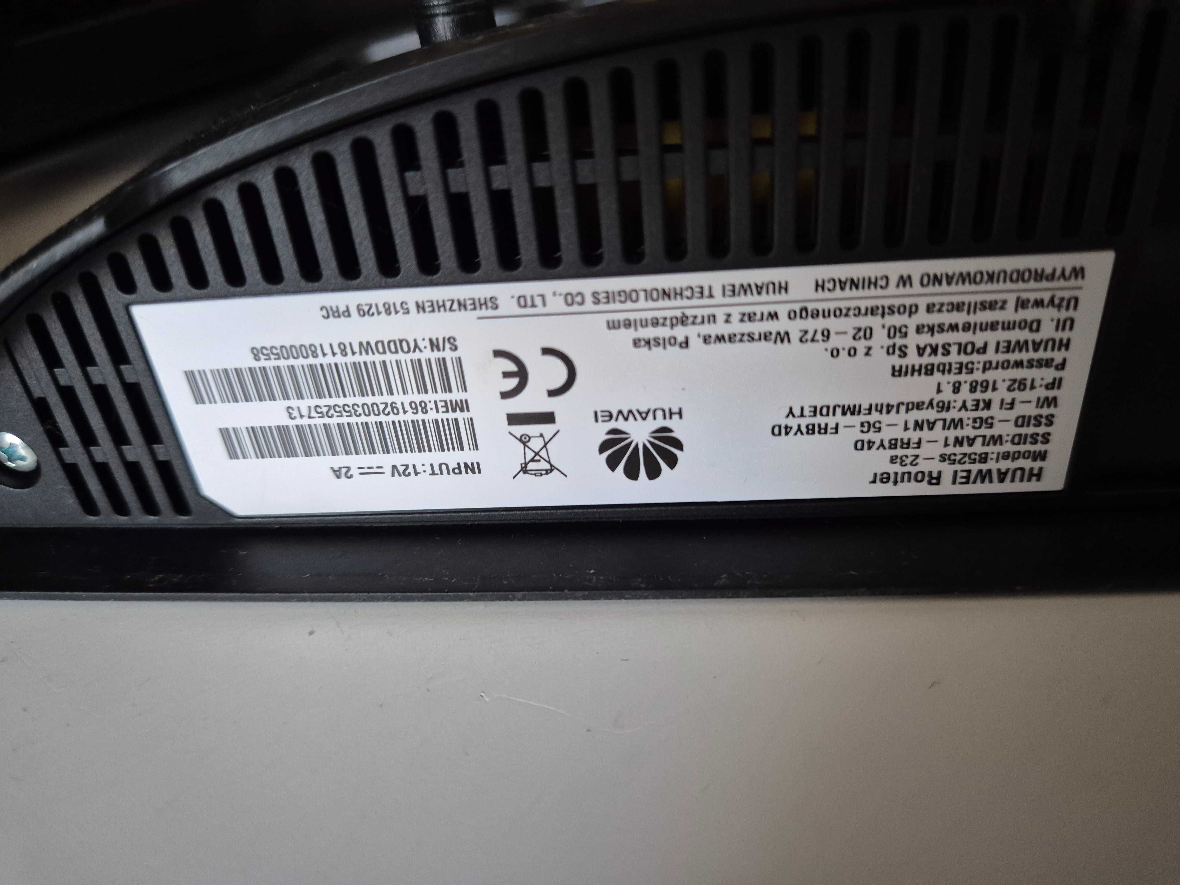 Router Huawei B525 z antenami LTE