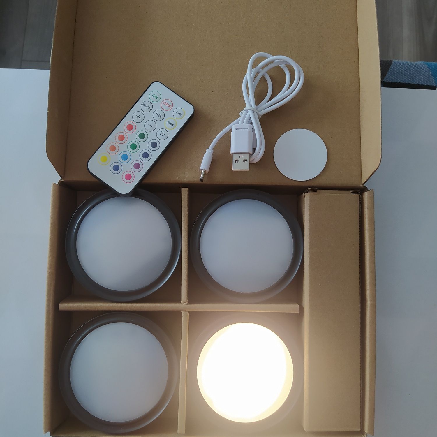 Чотири LED світильники акумуляторні