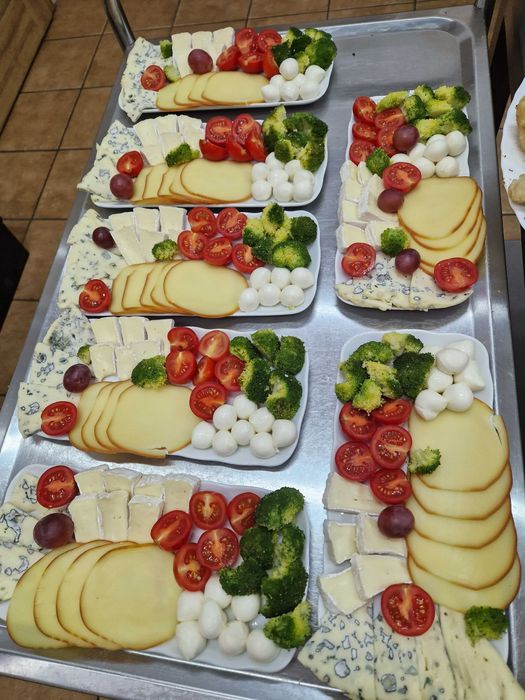 Kucharki wraz z obsluga kelnerska