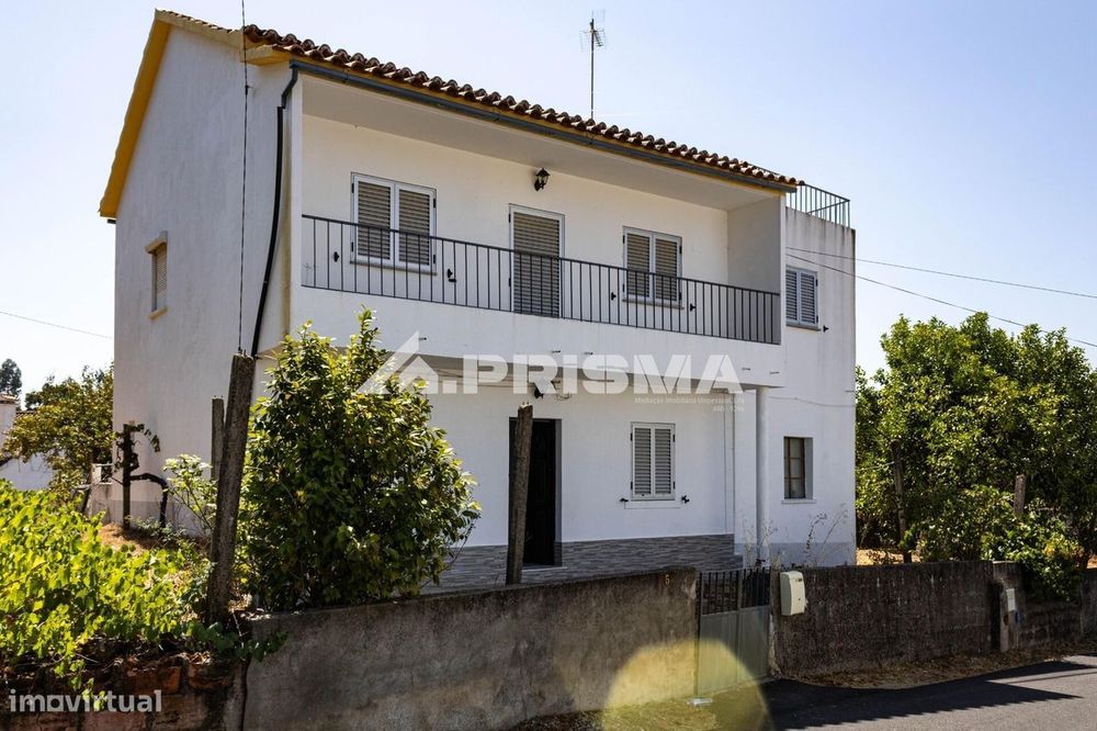 Moradia T4 com 2 Terrenos para Venda em Sarzedas, Castelo Branco