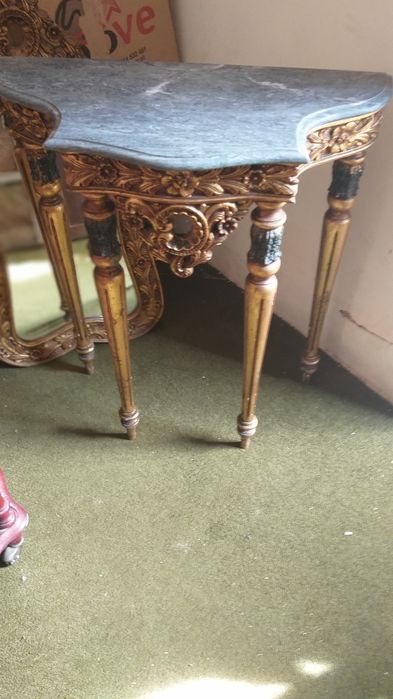 Mesa com espelho entrada