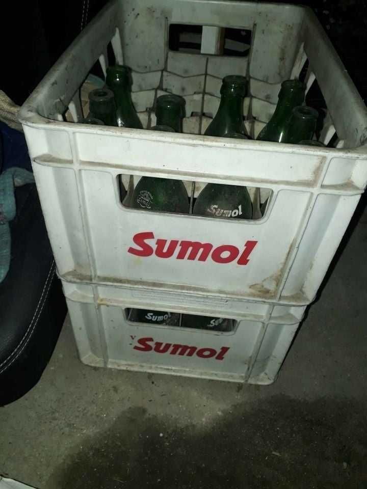 Grades e garrafas antigas de Sumol