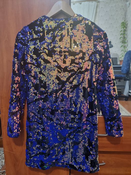 Нарядне плаття на дівчинку в паєтках