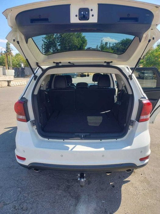 Продаю Dodge Journey 2016 года выпуска