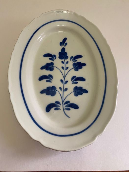 Travessa em louça tradicional de Viana do Castelo pintada a mão