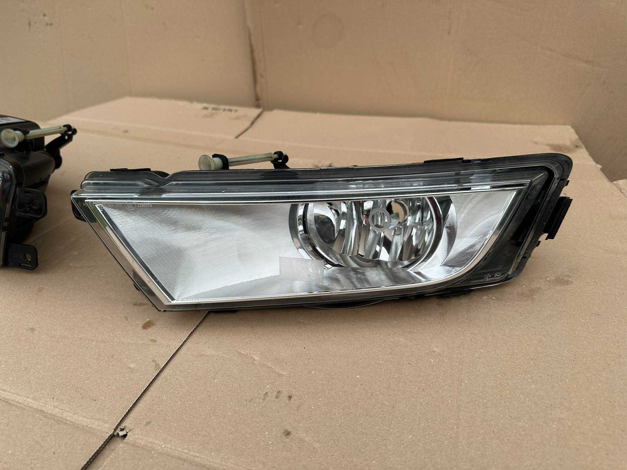 Skoda Octavia III 3 Halogen lewy przedni/przód